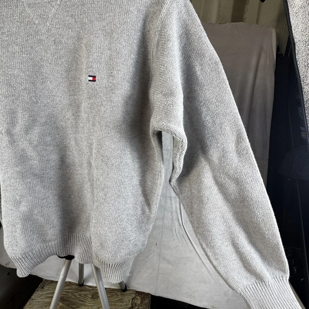 Tommy Hilfiger Sweater Men's Large Gray Tight Knit Embroidered Logo Ribbed Hem